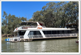 FoxTale Houseboats