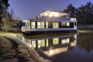 Moama on Murray Houseboats