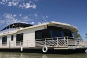 Platinum Houseboats - CLASS ACT logo