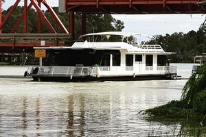 Houseboat Heaven