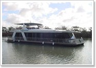 12 berth houseboat with spa